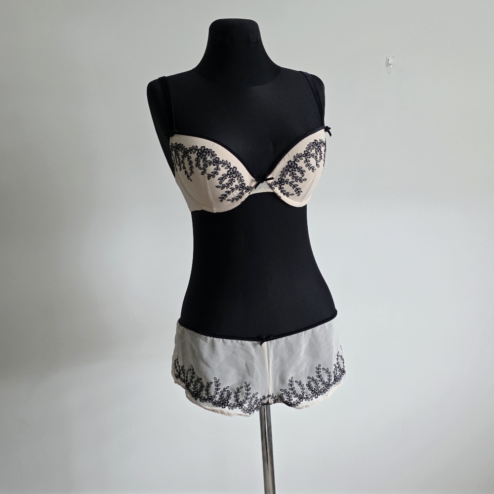 La Senza Embroidered Bra 32 D & Flowy Shorts UK 10 S